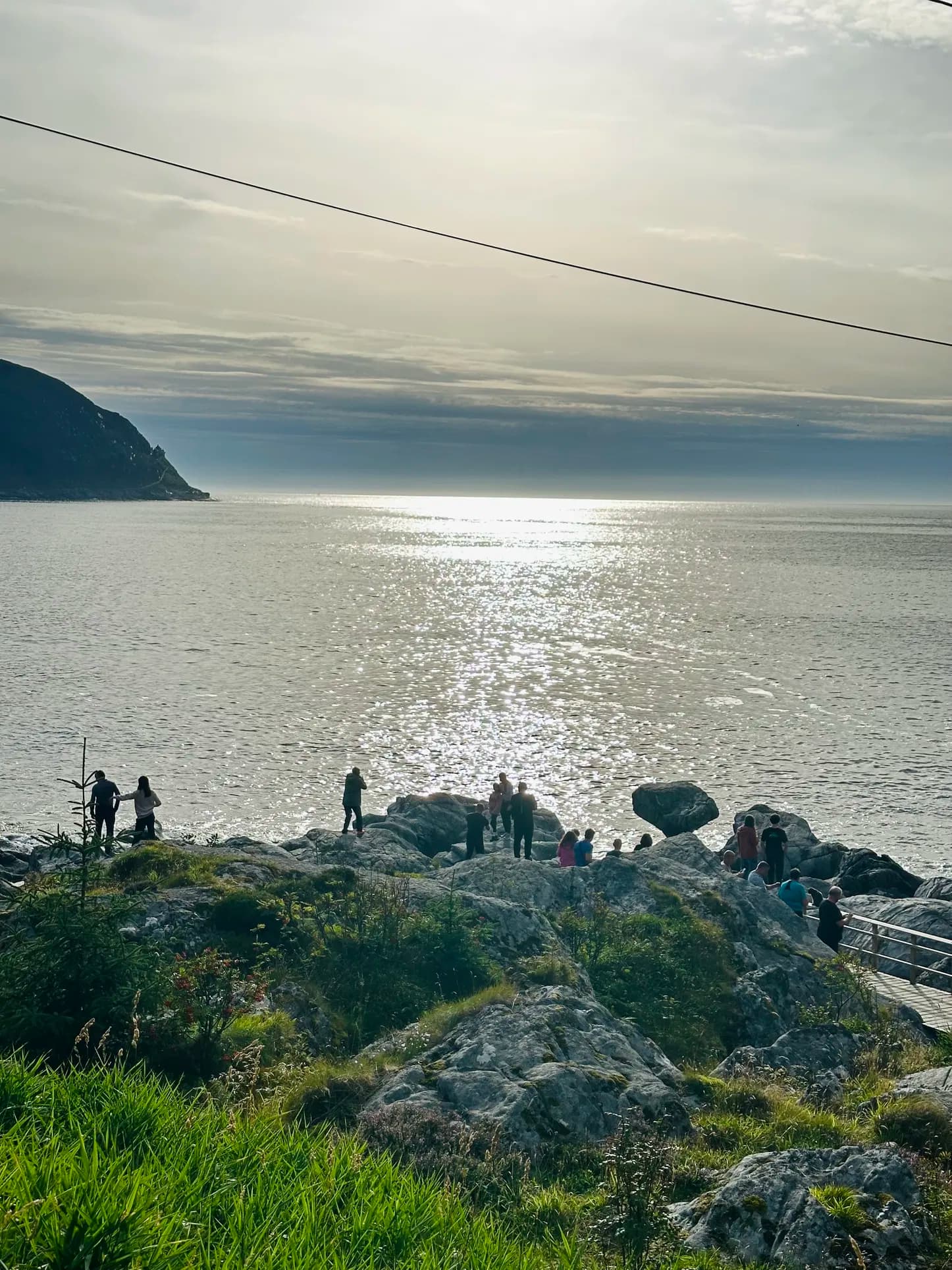 Kannesteinen (Kannestein Rock): Måløy's Sculpted Wave of Stone